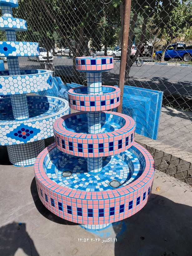 آبنمای صورتی چهار طبقه