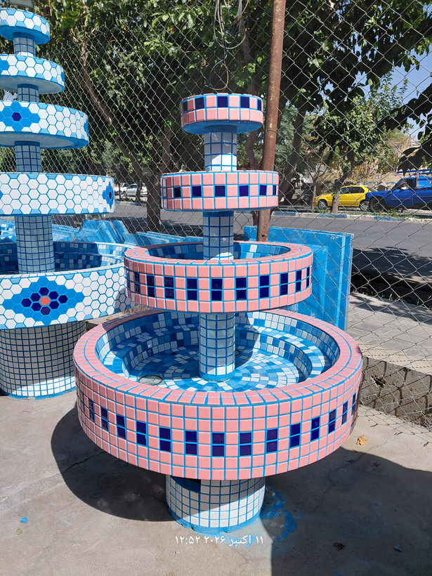 آبنمای صورتی چهار طبقه